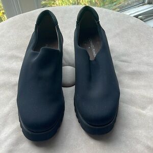 New Donald J Pliner black loafer, Size 6